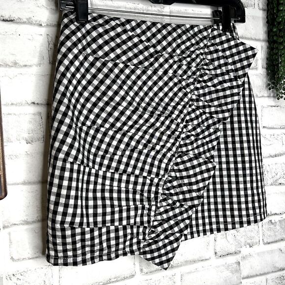 LuLu’s Collegiate Class Black and White Gingham Mini Skirt Country Farmhouse - Picture 3 of 10